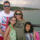 Óscar y Carmen con sus hijas Sara y Nora Jun