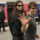 Tom Cruise y Katie Holmes, en la estación parisina de tren G¢re de Lyon. DL