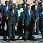 Varios de los representantes de los países del G-20 se preparan para la foto de familia, ayer en San Petersburgo. Entre ellos están Obama (EEUU), Merkel (Alemania), Putin (Rusia), Cameron (Reino Unido) y Rousseff (Brasil).