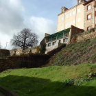 La fortificación presenta algunos tramos, como éste en la calle de La Buraca, que están pendientes de ser restaurados.