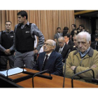 Videla (izquierda) y Bignone esperan a escuchar la sentencia, ayer.