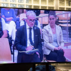 Los padres de Nadia, durante la celebración del juicio. ADRIÁ ROPERO