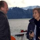 Los Reyes, don Juan Carlos y doña Sofía, ayer en el Parque Nacional de los Glaciares, Argentina