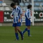 Soto abandona el campo cabizbajo. Su expulsión dejó al equipo con uno menos durante setenta minutos