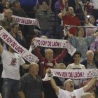 Aficionados del Ademar durante un partido.