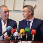 Javier Gómez y Javier Cepedano, ayer en la Fele. RAMIRO