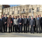 Pablo Junceda y Conxa Oliú, con los presidentes y decanos de los colegios profesionales de la provincia.