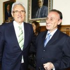 En una de las muchas exposiciones de sus dibujos.