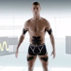 Ronaldo, protagonista de un vídeo que muestra el aparato que fortalece el cuerpo a través de descargas eléctricas.