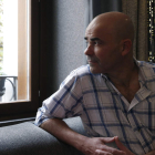 El escritor argentino Eduardo Sacheri, en su residencia de Buenos Aires