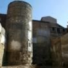 Solar de la Rúa que oculta en su interior parte de la muralla