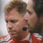 Sebastian Vettel (Ferrari), con cara de pocos amigos en el box de Singapur.