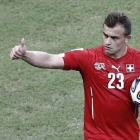 El suizo Shaqiri se queda el balón tras marcar tres goles a Honduras.