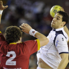 El lateral navarro valora su experiencia pero quiere seguir jugando al balonmano en Europa.