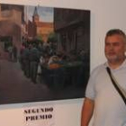 Una de las obras premiadas en el Concurso de Pintura Rápida del año pasado junto a su autor