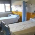Una de las habitaciones de la unidad de Cirugía Cardíaca del Hospital de León