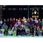 Foto de familia de los asistentes a la cena de La Protectora