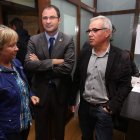 Juan Elicio Fierro (derecha), ayer junto a los concejales Mari Crespo y Neftalí Fernández