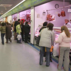 Los clientes no han dejado de acudir diariamente a la plaza de abastos de Ponferrada.