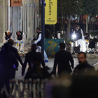 Los euipos de investigación trabajan en el lugar del atentado, en Estambul. ERDEM SAHIN