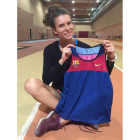 Blanca posa con su nueva camiseta, la del FC Barcelona, en las instalaciones del CAR de León. DL