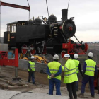 La locomotora Baldwin 8 a su llegada al muelle de carbones del Museo de la Energía.