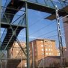 La pasarela actual constituye un auténtico obstáculo para las personas con discapacidad