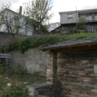 Los vecinos del pueblo de Oencia exigen información y saber cómo actuar ante la crisis del arsénico