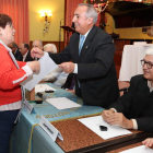 Pablo Salgado (sentado), por Asprona, fue otro de los premiados. L. DE LA MATA
