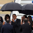Obama, junto a su esposa y sus hijas, son recibidos por el canciller cubano Rodríguez. A. ERNESTO