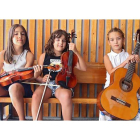Tres de las alumnas que participan en el Campus Musical de Santa Lucía de Gordón. PEIO GARCÍA