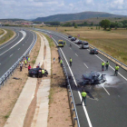 Estado en el que quedaron los dos vehículos siniestrados a causa del accidente de Aguilar de Campoo.