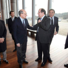 Juan Vicente Herrera saluda al consejero de Sanidad del País Vasco, Rafael Bengo.