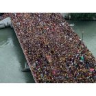 Procesión masiva del Cristo Negro en la capital de Filipinas, Manila.