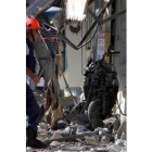Estado de un edificio y el cuerpo de uno de los muertos tras el atentado