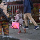 Los colegios de Bruselas abren sus puertas bajo vigilancia policial.
