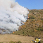 Las llamas se extendieron por el monte y avanzaron hasta la pedanía de Sosas. ARAUJO