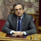 El conservador Antonis Samarás, primer ministro griego, pidiendo un voto responsable para hoy.