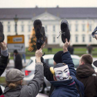 Manifestantes ante la residencia del presidente alemán, en Berlín.