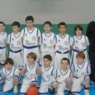 Formación del equipo del colegio Carmelitas Landázuri que milita en la categoría preminibásket mixto
