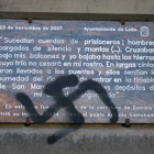 La esvástica fue pintada en la placa colocada en honor de Gamoneda