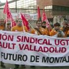 Un centenar de sindicalistas de las factorías de Renault de Palencia, Valladolid y Sevilla.