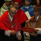 Peces-Barba fue investido doctor honoris causa en la Universidad de León en el año 2004.