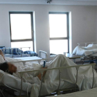 Pacientes en la unidad de cuidados intensivos del Hospital del Bierzo.