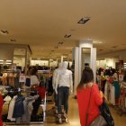 La actividad en el centro de la capital fue intermitente a lo largo de la mañana en el primer día de rebajas