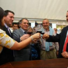 El brindis inaugural de la autoridades durante la última edición de la Feria del Vino del Bierzo en