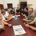 Los dirigentes sindicales visitaron a los mineros encerrados en la Diputación de León.