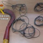 Lazos de acero utilizados por el cazador furtivo.