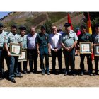 Miembros de las especialidades desplegadas en la comarca, con sus diplomas. CAMPOS