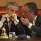 Emilio Gutiérrez y José María López Benito, durante la celebración del Pleno de ayer.